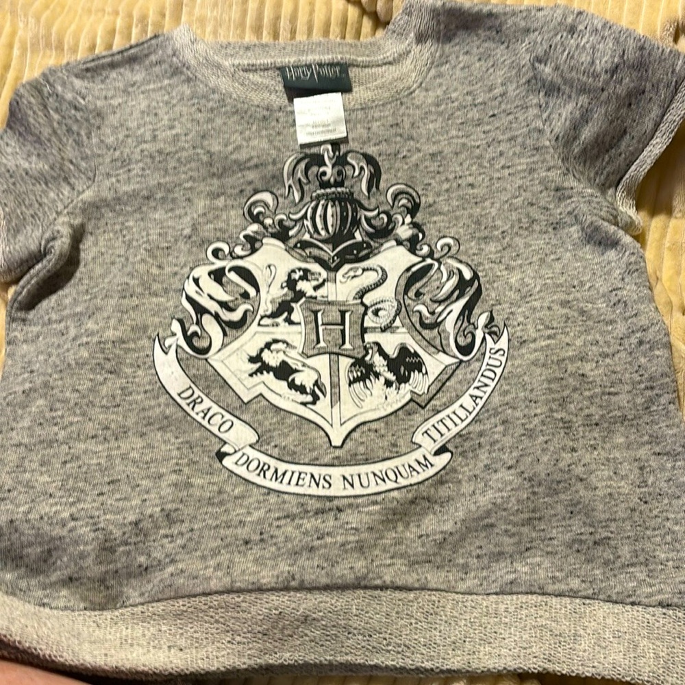 New heather gray Harry Potter short sleeve sweatshirt hogwart sign on front